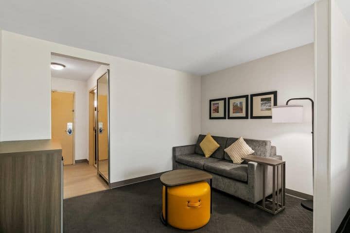 Room 22 of 76