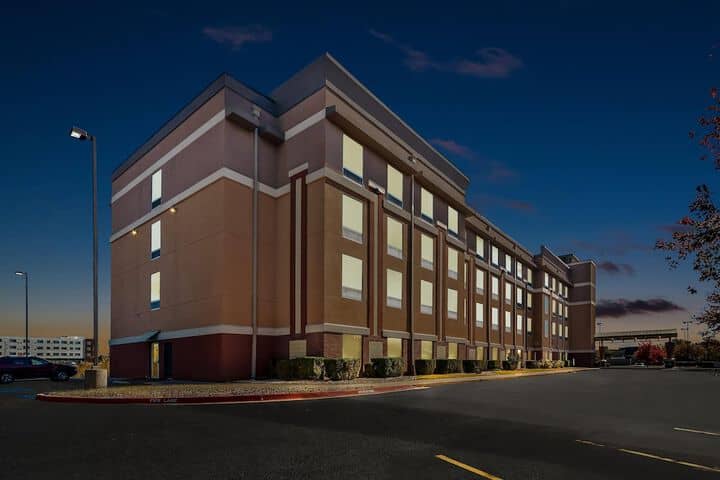 Hotel 75 of 76