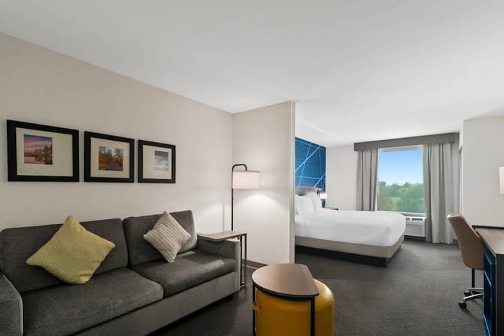 Room 30 of 76