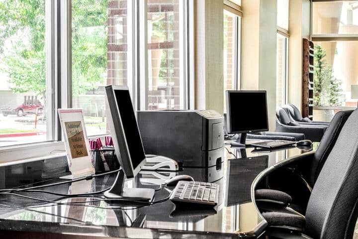Business Center 69 of 76
