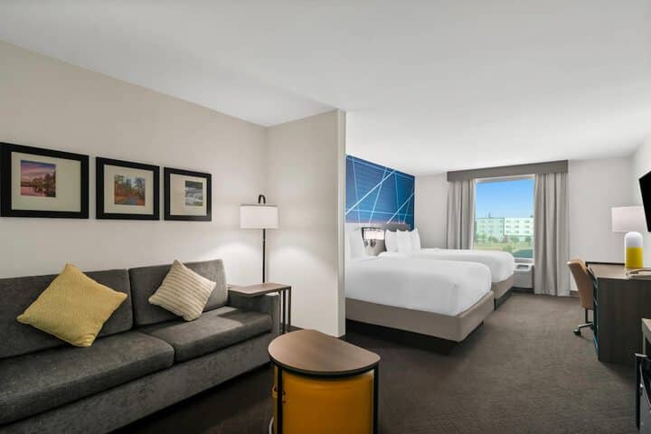 Room 20 of 76